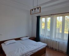 Romania Bacău Comăneşti vacation rental compare prices direct by owner 32508385