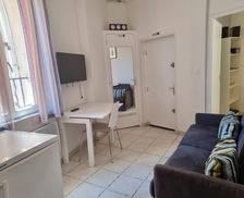 France Provence-Alpes-Côte d'Azur Marseille vacation rental compare prices direct by owner 28920558