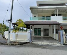 Malaysia Penang Balik Pulau vacation rental compare prices direct by owner 26050093