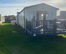 United Kingdom Essex Walton-on-the-Naze vacation rental compare prices direct by owner 26067175