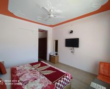 India Himachal Pradesh Kulu vacation rental compare prices direct by owner 14117280