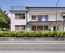 Italy Veneto Peschiera del Garda vacation rental compare prices direct by owner 29084511