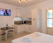 Italy Tuscany Montescudaio vacation rental compare prices direct by owner 18487024