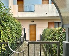 Italy Veneto Castelnuovo del Garda vacation rental compare prices direct by owner 28017509