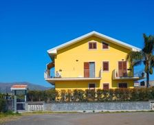 Italy Sicily Fiumefreddo di Sicilia vacation rental compare prices direct by owner 28768408