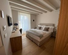 Italy Piedmont Belgirate vacation rental compare prices direct by owner 28254598
