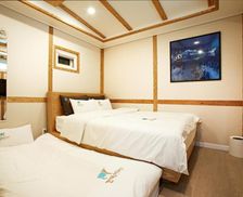 South Korea Jeollanam-Do Mokpo vacation rental compare prices direct by owner 13905270