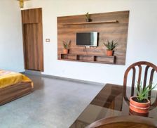 India Karnataka Madikeri vacation rental compare prices direct by owner 26972091
