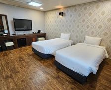 South Korea Gyeongsangnam-do Sacheon vacation rental compare prices direct by owner 32308880