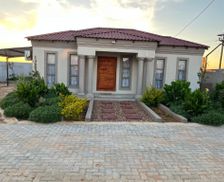 South Africa North West Mahikeng vacation rental compare prices direct by owner 28362808