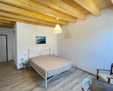 Italy Lombardy San Felice del Benaco vacation rental compare prices direct by owner 35220033