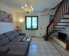 Italy Liguria Santo Stefano di Magra vacation rental compare prices direct by owner 35218953