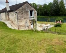 France Burgundy Chassignelles vacation rental compare prices direct by owner 35922811