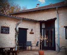 France Aquitaine Champagne-et-Fontaine vacation rental compare prices direct by owner 26831438