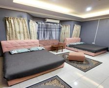 Malaysia Perak Seri Iskandar vacation rental compare prices direct by owner 35608295