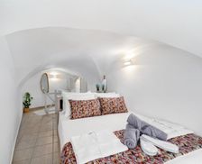 Greece Santorini Oia vacation rental compare prices direct by owner 35890529