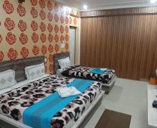 India Uttarakhand Dhanaulti vacation rental compare prices direct by owner 35883715