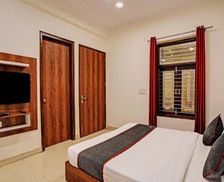 India Uttar Pradesh Noida vacation rental compare prices direct by owner 28923679