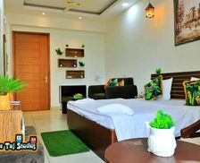 India Uttar Pradesh Noida vacation rental compare prices direct by owner 27420399