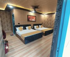 India Uttarakhand Mukteshwar vacation rental compare prices direct by owner 27931563