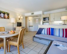 France Provence-Alpes-Côte d'Azur Saint-Laurent-du-Var vacation rental compare prices direct by owner 25093466