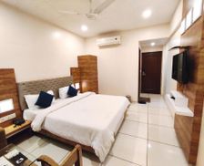 India Gujarat Vapi vacation rental compare prices direct by owner 29021886