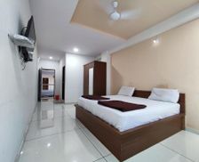 India Gujarat Rājpīpla vacation rental compare prices direct by owner 35081210