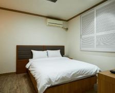 South Korea Jeollabuk-Do Buan vacation rental compare prices direct by owner 28547742