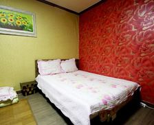 South Korea Jeollanam-Do Mokpo vacation rental compare prices direct by owner 35484551