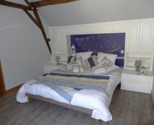 France Centre Saint-Julien-de-Chédon vacation rental compare prices direct by owner 13877761