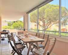 France Provence-Alpes-Côte d'Azur Le Lavandou vacation rental compare prices direct by owner 27753993