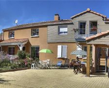 France Pays de la Loire Les Sables-d'Olonne vacation rental compare prices direct by owner 14106101