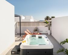 Spain Lanzarote Arrecife vacation rental compare prices direct by owner 33384701