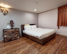 South Korea Gyeongsangnam-do Sacheon vacation rental compare prices direct by owner 32308824