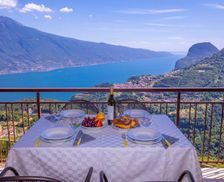 Italy Lombardy Tremosine Sul Garda vacation rental compare prices direct by owner 18971779