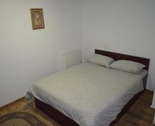 Romania Bacău Moineşti vacation rental compare prices direct by owner 18902409