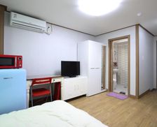 South Korea Gyeonggi-do Suwon vacation rental compare prices direct by owner 13954539