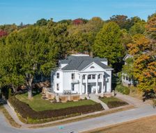 United States Iowa Davenport vacation rental compare prices direct by owner 35752460
