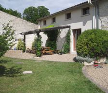 France Nouvelle-Aquitaine Crézières vacation rental compare prices direct by owner 4870574