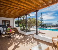 Spain Las palmas La vegueta (Tinajo) vacation rental compare prices direct by owner 4709056