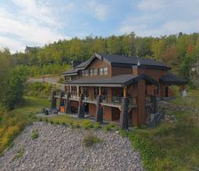 Canada Quebec Petite-Rivière-Saint-François vacation rental compare prices direct by owner 525007