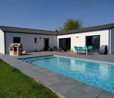 France Nouvelle-Aquitaine Tonnay-Charente vacation rental compare prices direct by owner 4167229