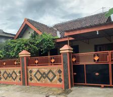 Indonesia Jawa Tengah Surakarta vacation rental compare prices direct by owner 6740511