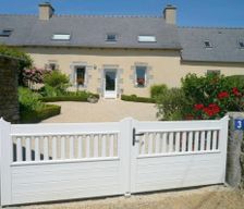 France Pontrieux, cité de caractère LA ROCHE-JAUDY vacation rental compare prices direct by owner 25200345