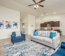 United States California Fresno vacation rental compare prices direct by owner 12099883