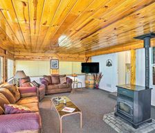 United States California Redding vacation rental compare prices direct by owner 23669712