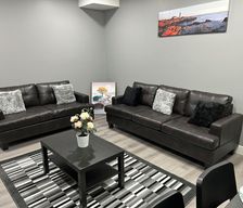 Canada Alberta Edmonton vacation rental compare prices direct by owner 33317157