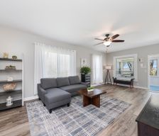 United States Illinois Aurora vacation rental compare prices direct by owner 33516325