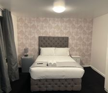 United Kingdom England Oxley Park vacation rental compare prices direct by owner 14331385