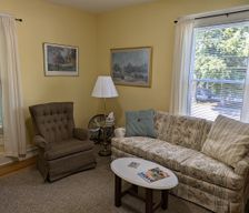 United States Kansas Topeka vacation rental compare prices direct by owner 1117582